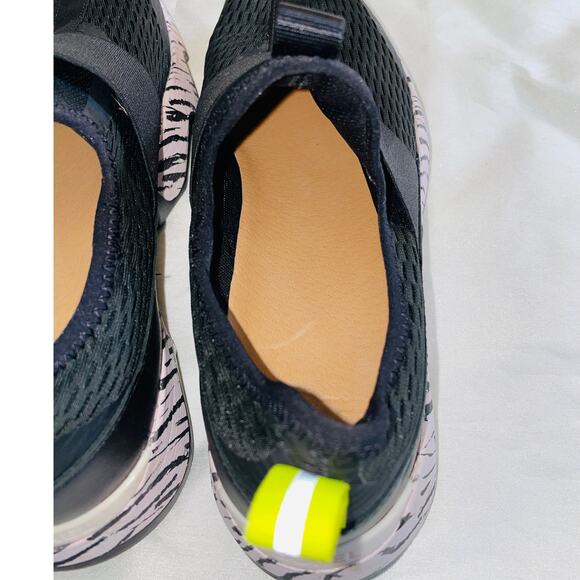 Sorel Kinetic Impact II Strap Sneaker - Women's Size 9.5 - Slipon - Zebra Stripe - Picture 10 of 11